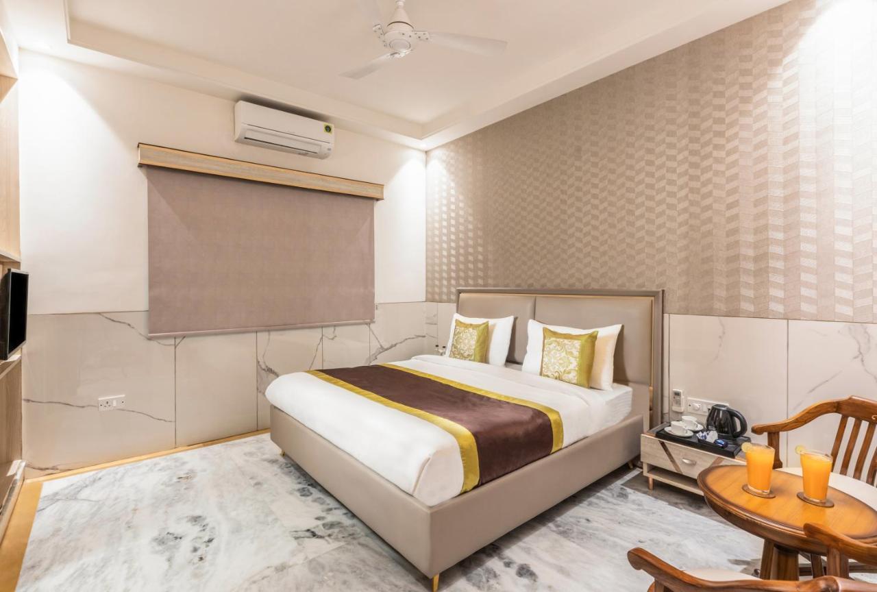 Hotel Star By Star Group- Near Delhi Airport نيودلهي المظهر الخارجي الصورة