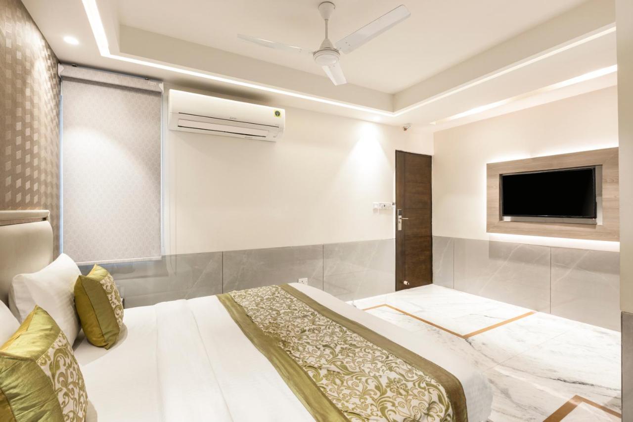 Hotel Star By Star Group- Near Delhi Airport نيودلهي المظهر الخارجي الصورة