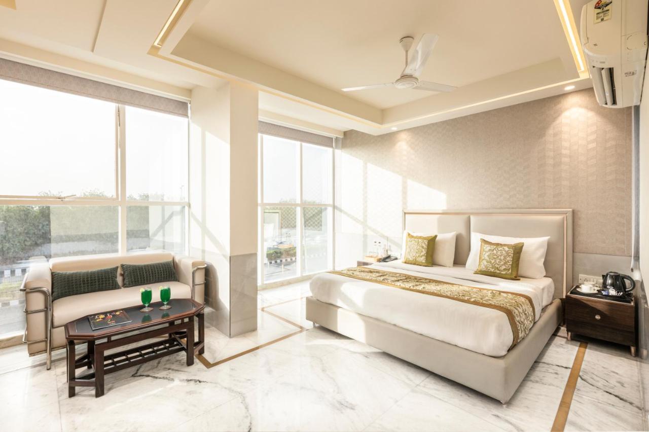 Hotel Star By Star Group- Near Delhi Airport نيودلهي المظهر الخارجي الصورة