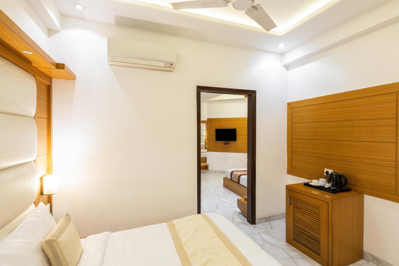 Hotel Star By Star Group- Near Delhi Airport نيودلهي المظهر الخارجي الصورة