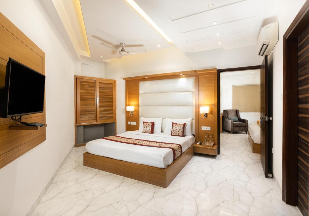 Hotel Star By Star Group- Near Delhi Airport نيودلهي المظهر الخارجي الصورة