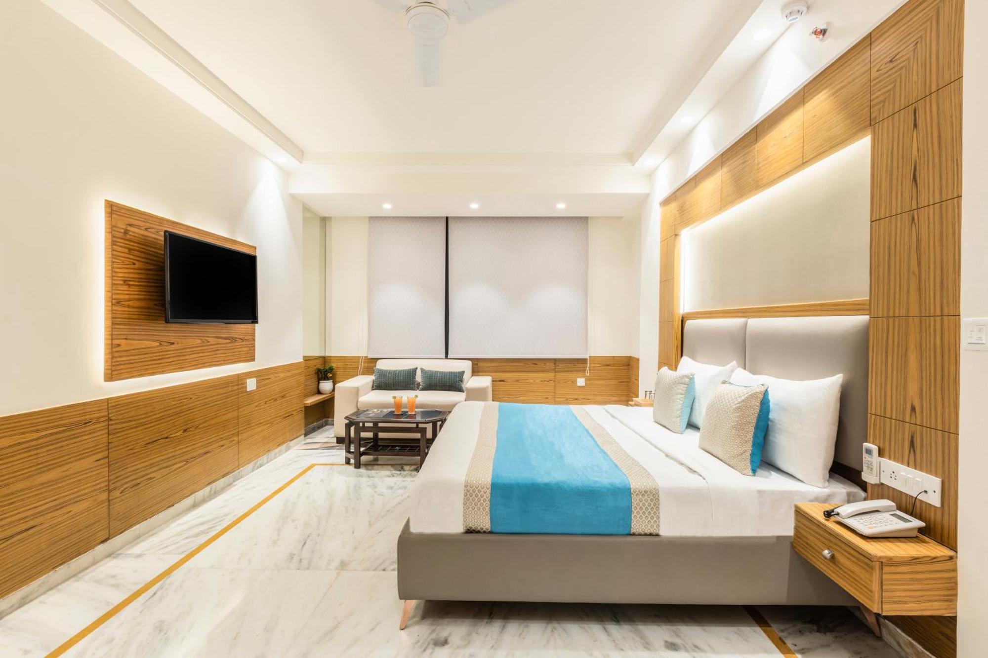 Hotel Star By Star Group- Near Delhi Airport نيودلهي المظهر الخارجي الصورة