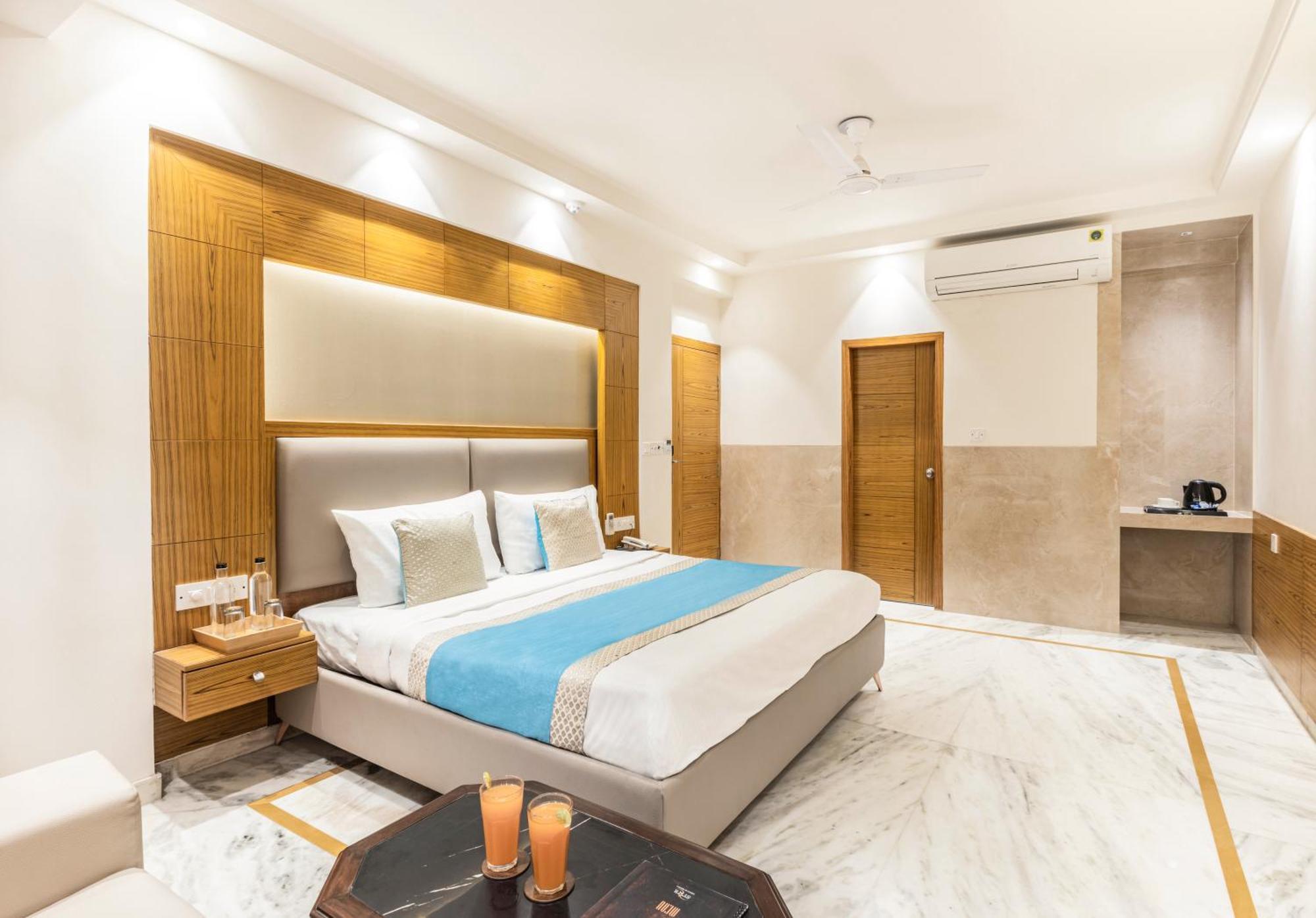 Hotel Star By Star Group- Near Delhi Airport نيودلهي المظهر الخارجي الصورة