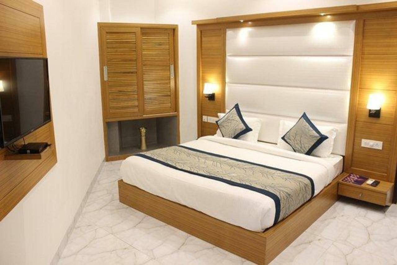 Hotel Star By Star Group- Near Delhi Airport نيودلهي المظهر الخارجي الصورة