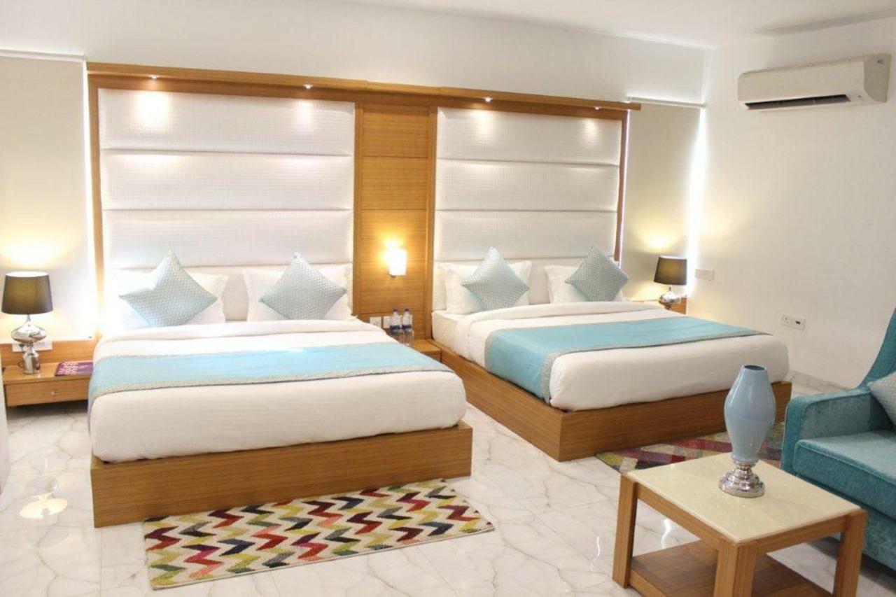 Hotel Star By Star Group- Near Delhi Airport نيودلهي المظهر الخارجي الصورة