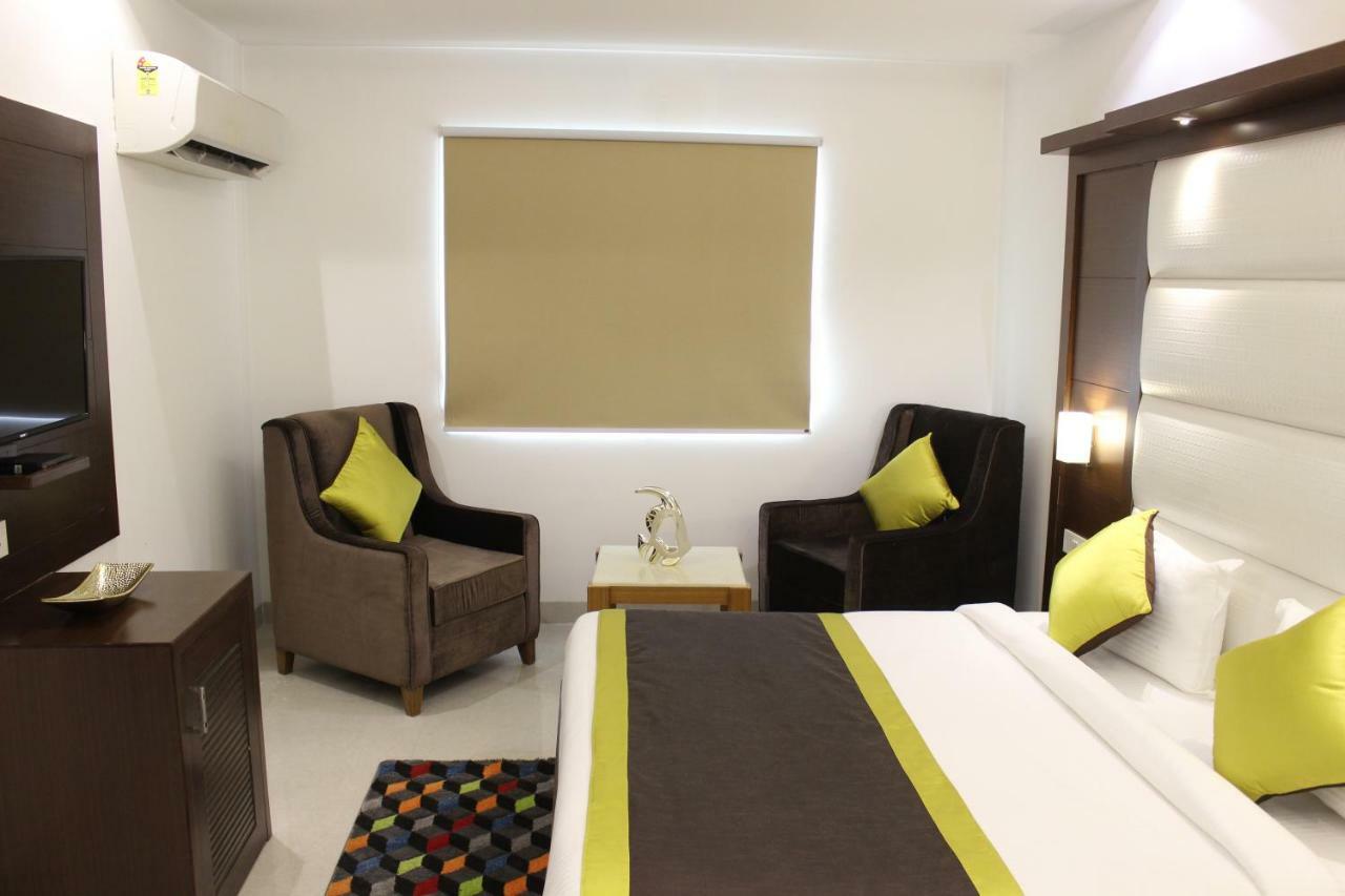 Hotel Star By Star Group- Near Delhi Airport نيودلهي المظهر الخارجي الصورة