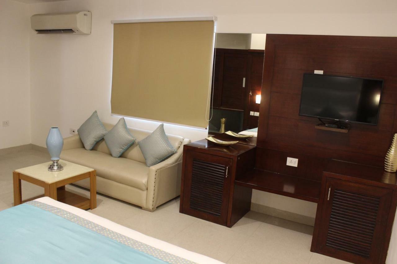 Hotel Star By Star Group- Near Delhi Airport نيودلهي المظهر الخارجي الصورة