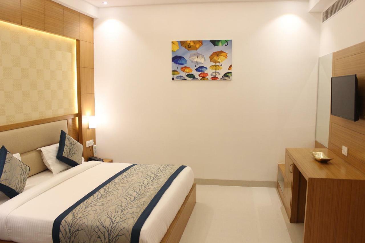 Hotel Star By Star Group- Near Delhi Airport نيودلهي المظهر الخارجي الصورة