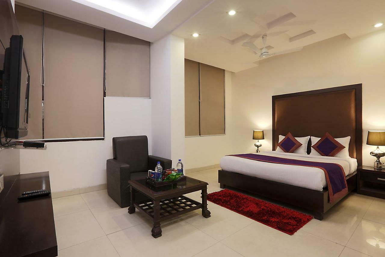 Hotel Star By Star Group- Near Delhi Airport نيودلهي المظهر الخارجي الصورة
