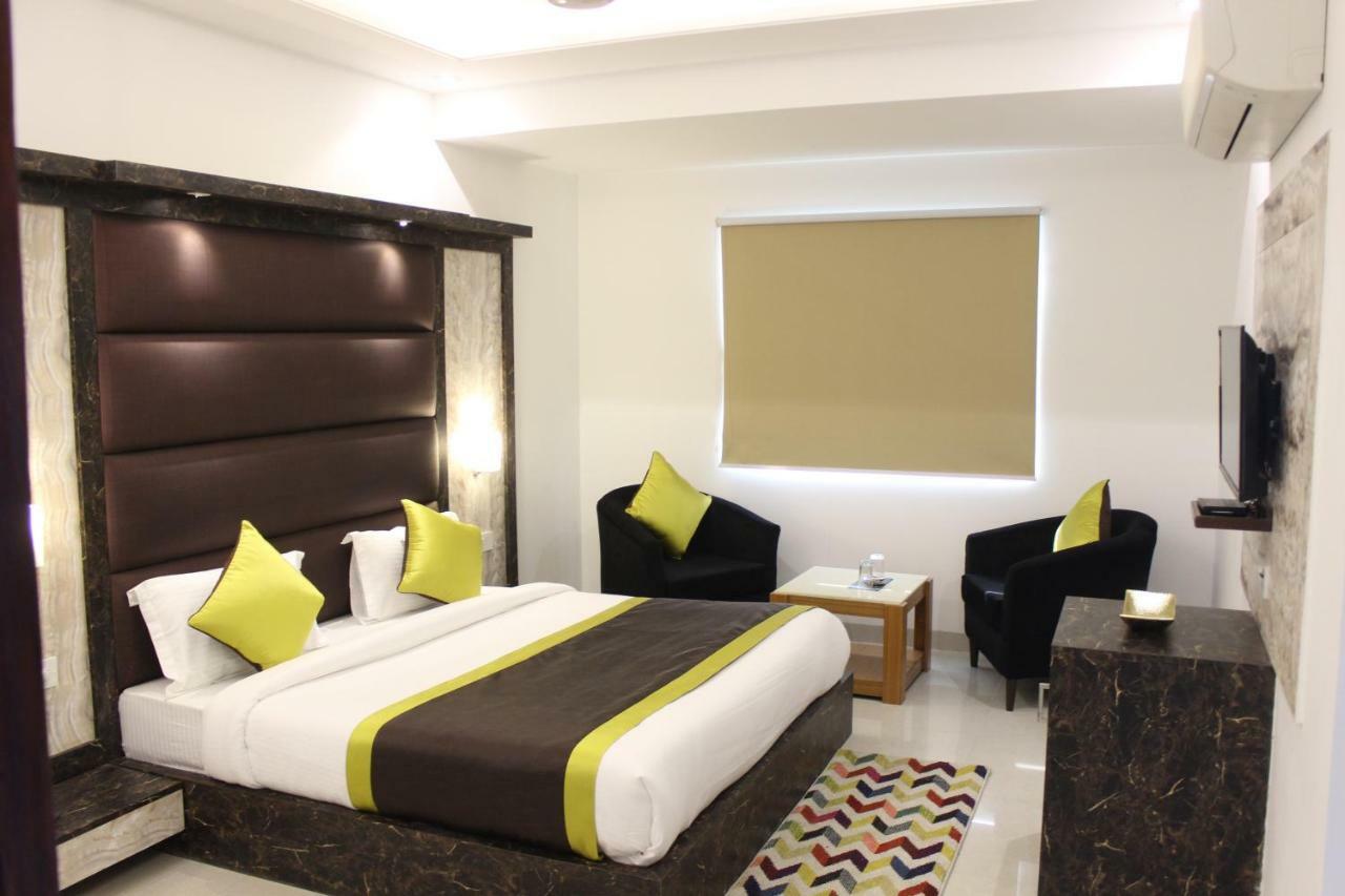 Hotel Star By Star Group- Near Delhi Airport نيودلهي المظهر الخارجي الصورة